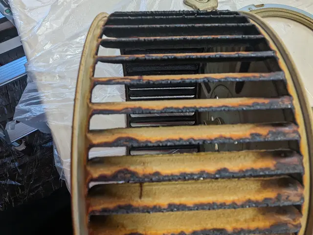 レンジフードの中って気になっていてもなかなか手を出せないですよね。プロにお任せ！サービスの画像