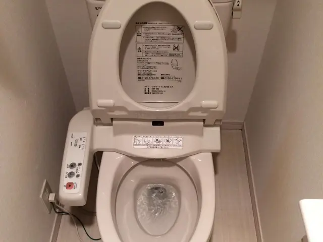 面倒なトイレ掃除お任せください！尿石もしっかり綺麗にいたします♪サービスの画像