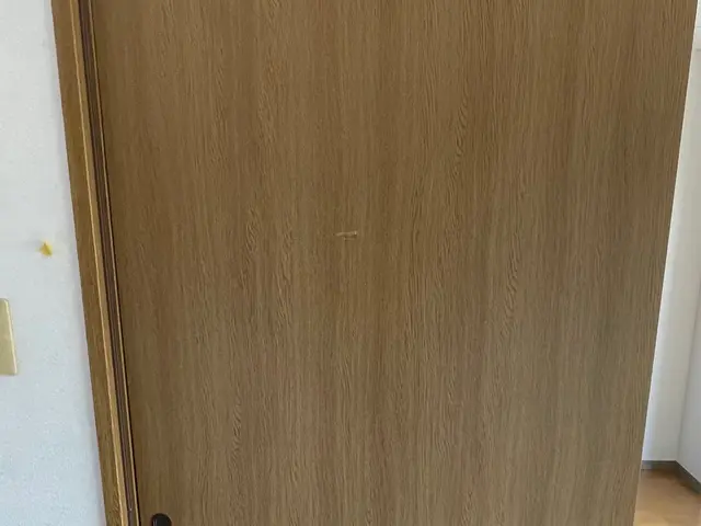 【住宅業界３０年】建具（ドア・引戸）の傷、剥がれ、凹み、穴等を補修いたします！サービスの画像