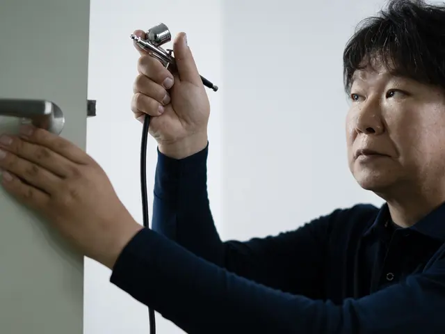 【住宅業界３０年】建具（ドア・引戸）の傷、剥がれ、凹み、穴等を補修いたします！サービスの画像