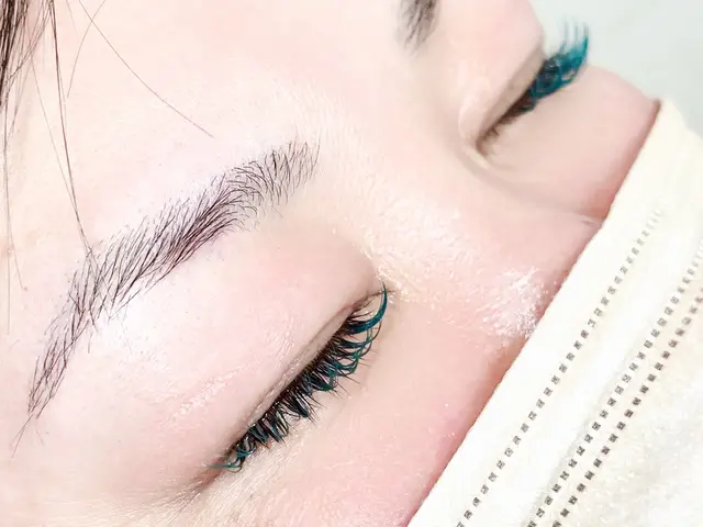 フラットラッシュ100本☆種類豊富なカラーエクステもあります！サービスの画像