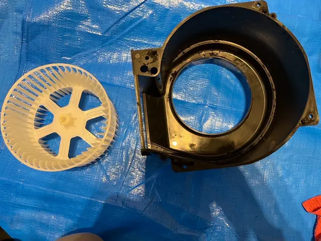 油汚れ、ヤニ、ほこりピカピカにします！レンジフードのクリーニングサービスの画像