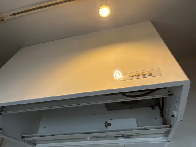 油汚れ、ヤニ、ほこりピカピカにします！レンジフードのクリーニングサービスの画像