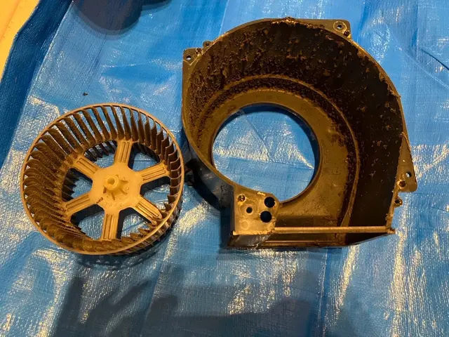 油汚れ、ヤニ、ほこりピカピカにします！レンジフードのクリーニングサービスの画像