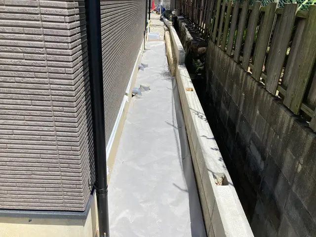 【煩わしい雑草対策】　　快適な暮らしのお手伝い！　　雑草繁茂を抑制します！サービスの画像