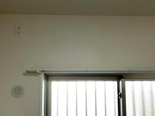 福岡市 【エアコン取り外しのみ】丁寧な作業で、撤去後の配管穴のパテ埋め戻し込み！サービスの画像