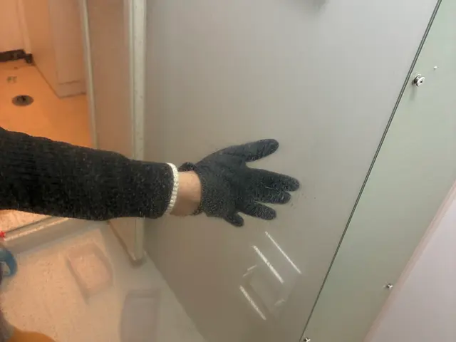 床、扉、壁、天井、エプロン内も丸ごとお掃除！明るい空間に大変身〜！！サービスの画像