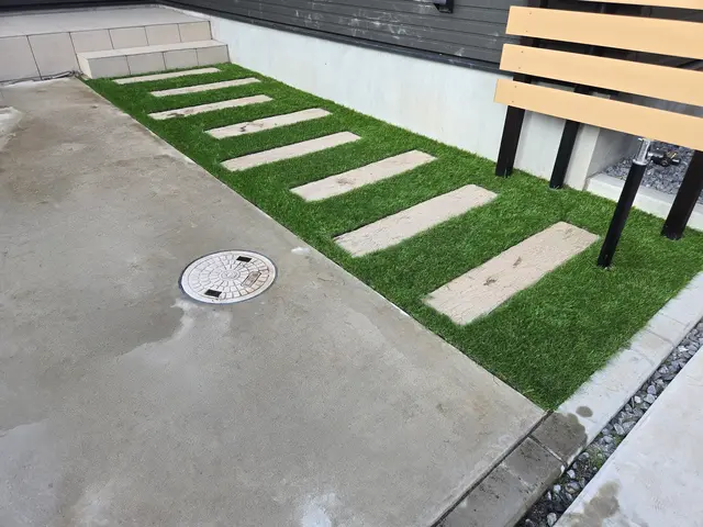 ☆下地が見えない高密度ふっかふか人工芝☆対応地域外のお見積り、ご相談も承ります！サービスの画像