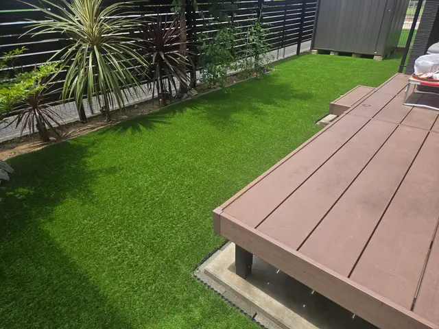 ☆下地が見えない高密度ふっかふか人工芝☆対応地域外のお見積り、ご相談も承ります！サービスの画像