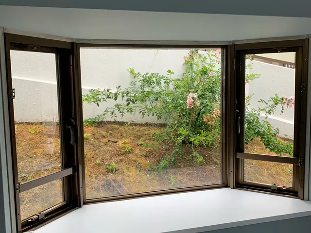 【夫婦2人で訪問致します】窓　窓枠　網戸　クリーニング！！サービスの画像