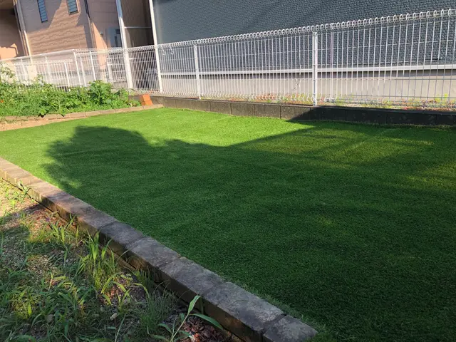 どんな形のお庭でも綺麗に施工可能！来年の草の時期に向けて秋冬の間にしましょう！サービスの画像