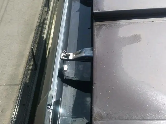 ■雨樋取り替え・修理・詰まり掃除！屋根ソーラーパネル鳩の巣、フン被害！サービスの画像