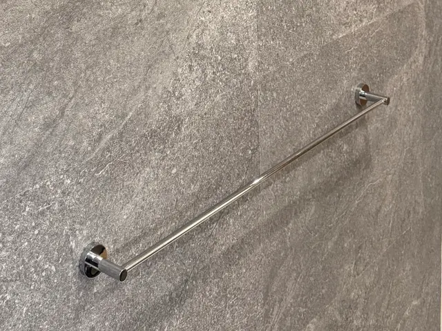 タオルハンガー各種壁に取付！移設、ぐらつき、付け直し、修理も対応！サービスの画像