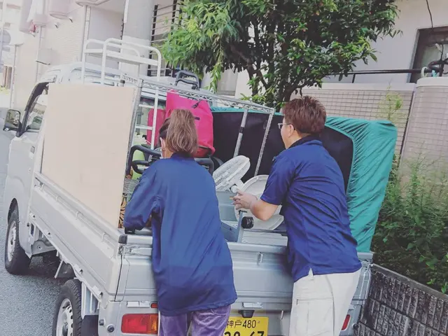 【女性スタッフ同行】お手伝い不要のスタッフ2名体制！軽トラ積み放題！サービスの画像