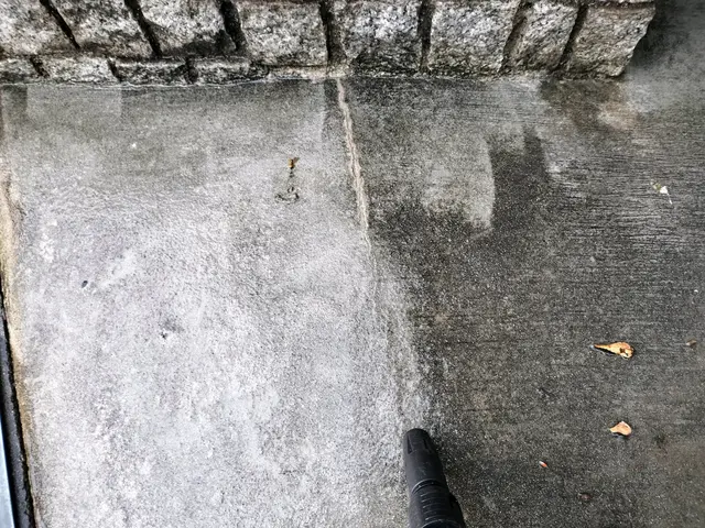 高圧洗浄で駐車場、お家を美しく蘇らせます。サービスの画像