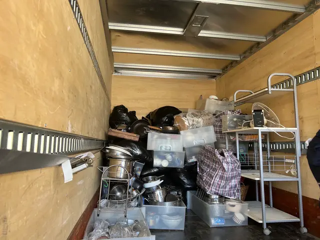 予約受付中！2〜3人作業。分別不要！エアコン外し無料、重い荷物もお任せてくださいサービスの画像