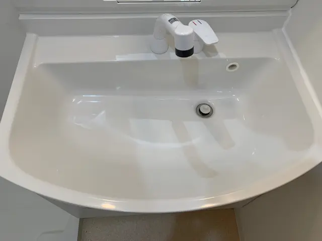 隅々までピカピカ！鏡・蛇口・シンク洗面ボウルの頑固な水垢も スッキリ！サービスの画像