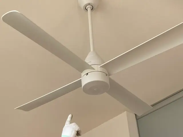 照明の事ならお任せください。高所吹き抜けシーリングファン等ご対応可能です。サービスの画像