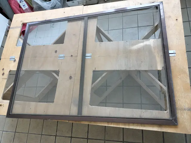 ☆当日仕上げ☆土日祝日歓迎☆網戸の張り替え☆2枠以上のご依頼で押えゴム無料交換☆サービスの画像