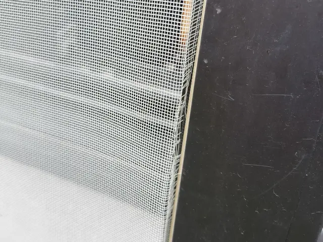 ☆当日仕上げ☆土日祝日歓迎☆網戸の張り替え☆2枠以上のご依頼で押えゴム無料交換☆サービスの画像