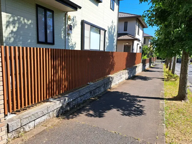 大学農学部で学んだ深い知識をもとに、植物にとってより良い剪定を行います。サービスの画像