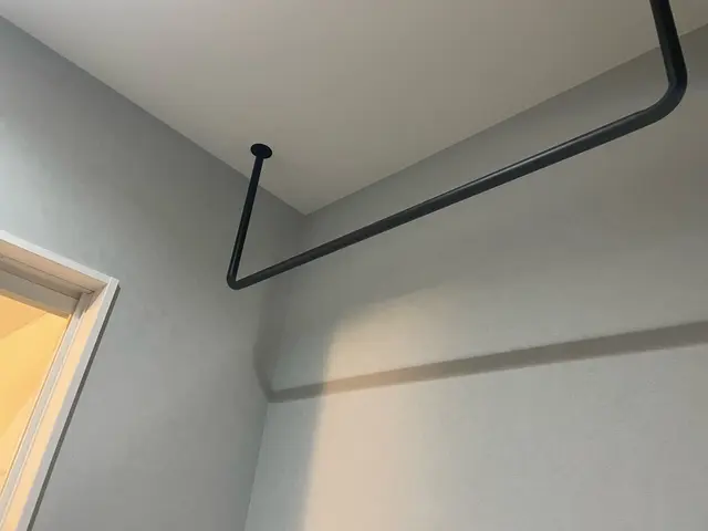 【実績多数！安心・丁寧】ハンガーパイプの取付はお任せ下さい♪　地域外も要相談下サービスの画像