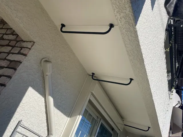 【実績多数！安心・丁寧】ハンガーパイプの取付はお任せ下さい♪　地域外も要相談下サービスの画像