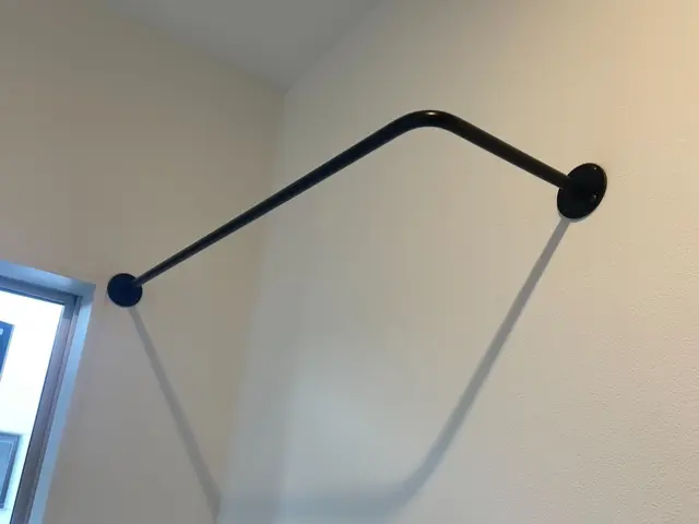 【実績多数！安心・丁寧】ハンガーパイプの取付はお任せ下さい♪　地域外も要相談下サービスの画像