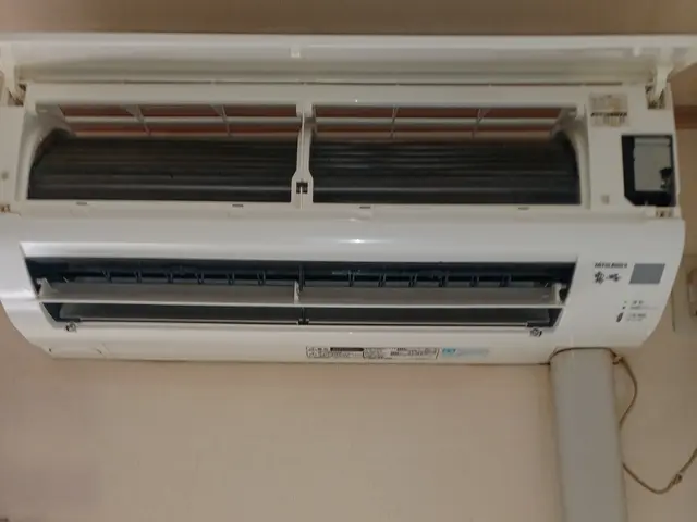 壁掛け式エアコン分解洗浄【女性スタッフ必ず同行】営業時間外でもご相談ください。サービスの画像