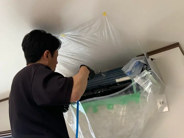 接客満足度に自信あり！損害保険加入済みで安心の自社スタッフによる出張クリーニングサービスの画像