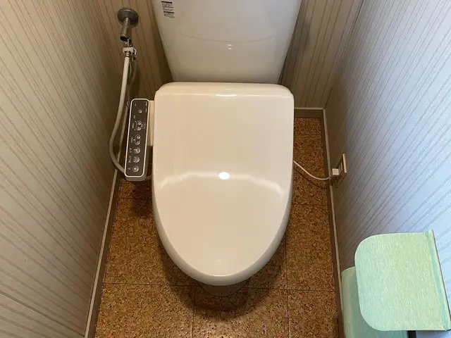 ウォシュレット取り外し、取り付け、処分サービスの画像