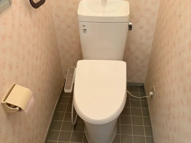 ウォシュレット取り外し、取り付け、処分サービスの画像