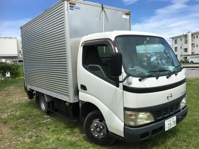 2t箱型トラック半車積み放題（平型トラックと同等）対応地域外からの依頼も相談可能サービスの画像