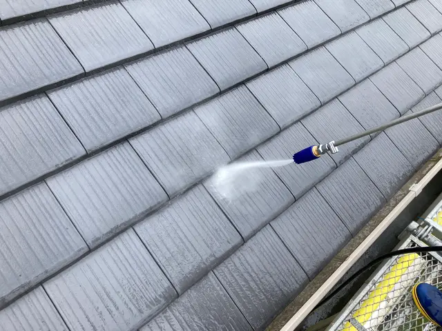 【高圧洗浄経験15年】【北面洗浄のみOK】伸縮ブラシの使用で足場が不要！！サービスの画像