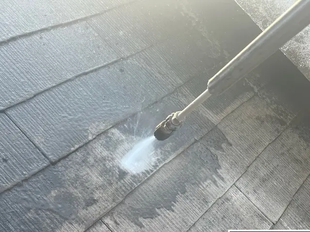 【高圧洗浄経験15年】【北面洗浄のみOK】伸縮ブラシの使用で足場が不要！！サービスの画像