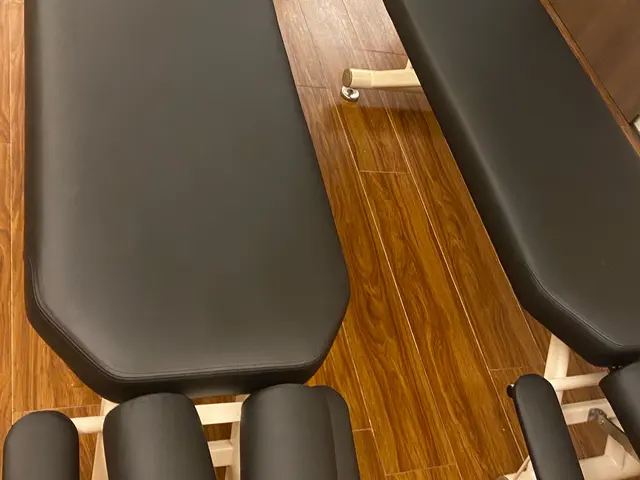 医療、整体ベッド、椅子、ソファ等、張り替えサービスの画像