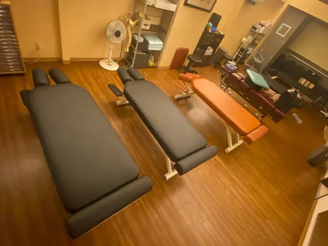 医療、整体ベッド、椅子、ソファ等、張り替えサービスの画像