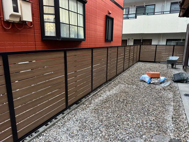 着工1月です】目隠し､ウッド､樹脂フェンス対応可能 素敵なお庭作りのお手伝い！サービスの画像