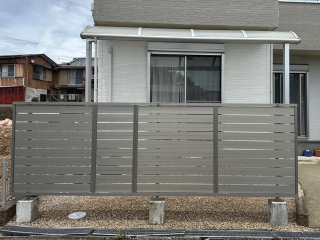 着工1月です】目隠し､ウッド､樹脂フェンス対応可能 素敵なお庭作りのお手伝い！サービスの画像