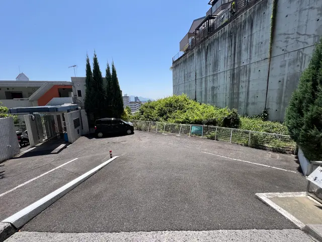 【細部まで心を込めて綺麗にします！】落ち葉の清掃、回収はお任せください！サービスの画像