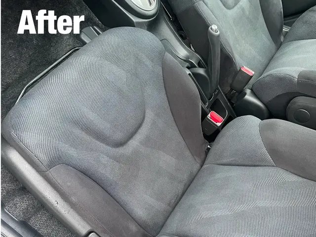 口コミ高評価★車内クリーニング｜ニオイ・汚れ・シミを専用機材で除去します！サービスの画像