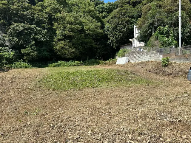 草刈り・芝刈り専門店！草刈りシーズン到来です。私に草刈りをお任せください！サービスの画像