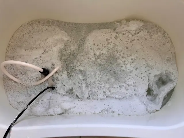 市販洗剤で落ちない汚れに終止符。プロ専用薬剤で徹底仕上げの浴室クリーニングサービスの画像