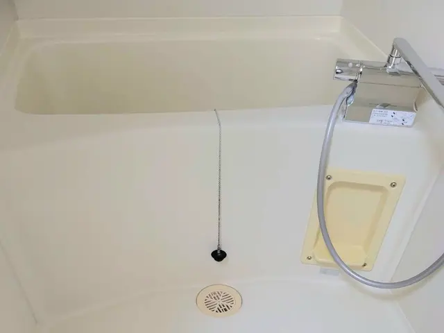 市販洗剤で落ちない汚れに終止符。プロ専用薬剤で徹底仕上げの浴室クリーニングサービスの画像