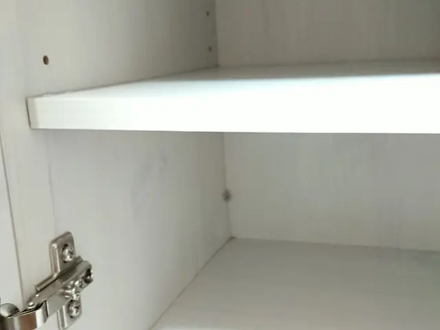 家具の固定お任せ下さい！サービスの画像