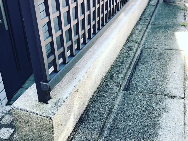 お家の中で大切かつ重要な玄関。高圧洗浄機でピカピカ！その他各種メニューもご対応サービスの画像