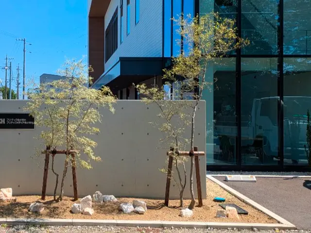 創業100年以上の信頼と実績！安全第一でお庭を美しく整えますサービスの画像