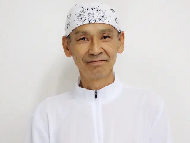 写真の私が徹底的な高圧洗浄で綺麗にします。空きの日はご予約入力のカレンダーで！サービスの画像