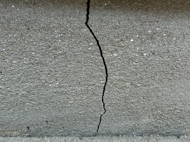 《大切な人命と家屋を守るために》住宅基礎専門クラック補修！アラミド繊維シート◎サービスの画像