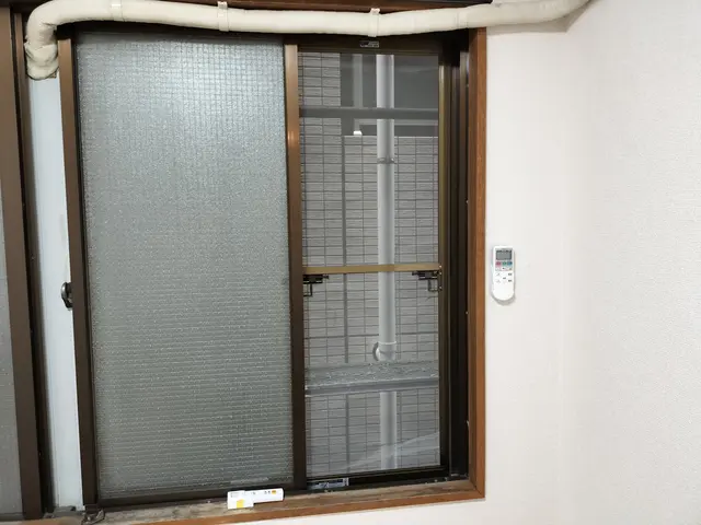 プリーツ網戸も対応！網戸の取り付けなら猫の手119番にお任せ下さい！サービスの画像